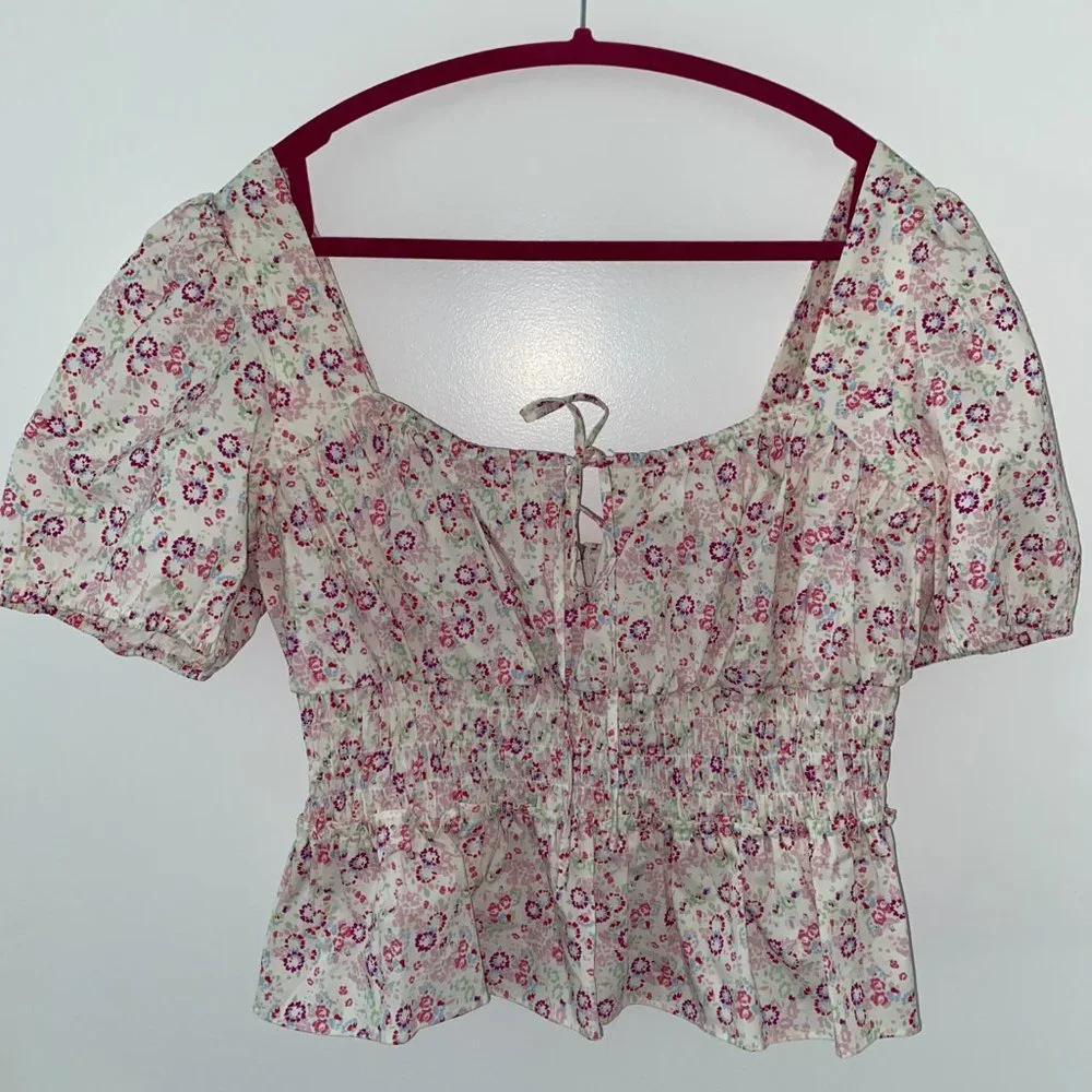 WAYF Spring Top - Picture 1 of 2